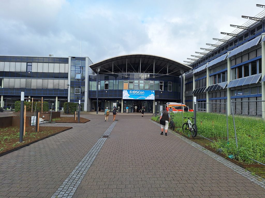 1280px 2024 08 17 froscon 19 an der hochschule bonn rhein sieg