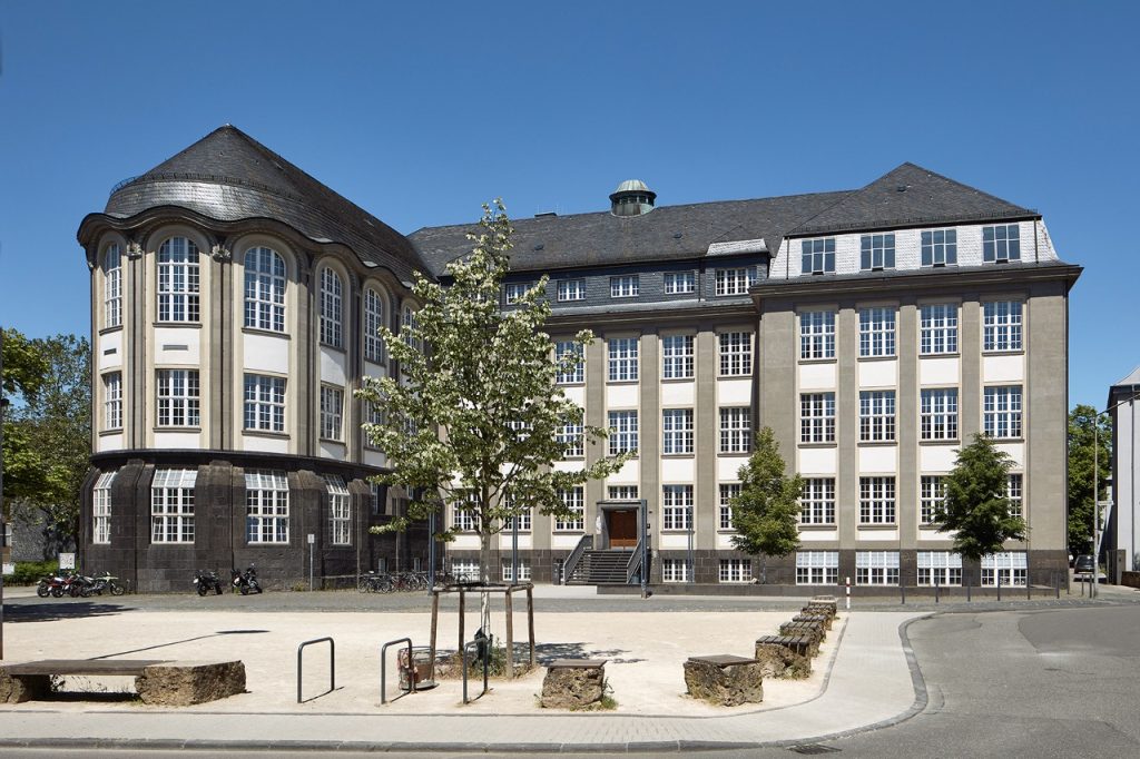 vorlesungsgebäude am paulusplatz