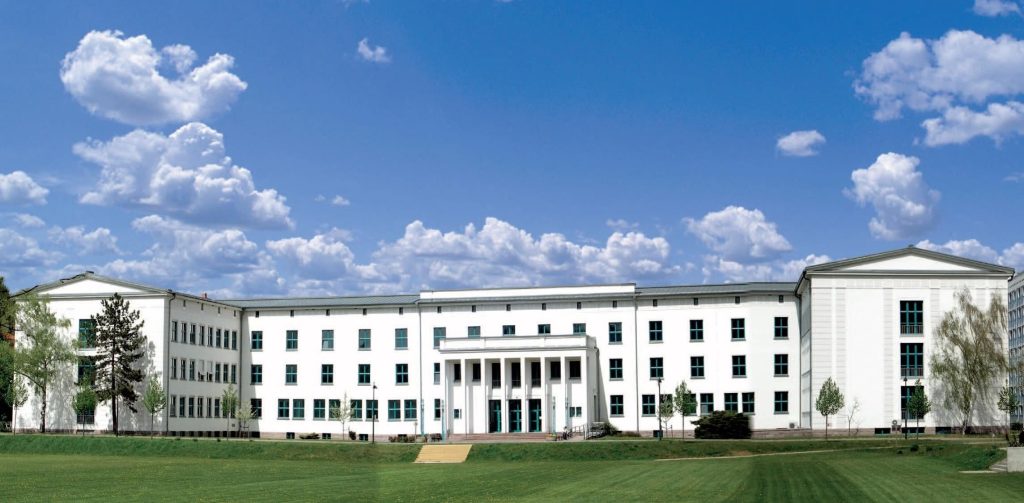 École supérieure d’administration publique et de justice et Centre de formation continue de l’État libre de Saxe ( Hochschule für öffentliche Verwaltung und Rechtspflege, Fortbildungszentrum des Freistaates Sachsen ) hochschule für öffentliche verwaltung und rechtspflege (fh)